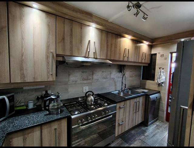 3 BEDROOM TOWNHOUSE FOR SALE IN SASOLBURG CENTRAL